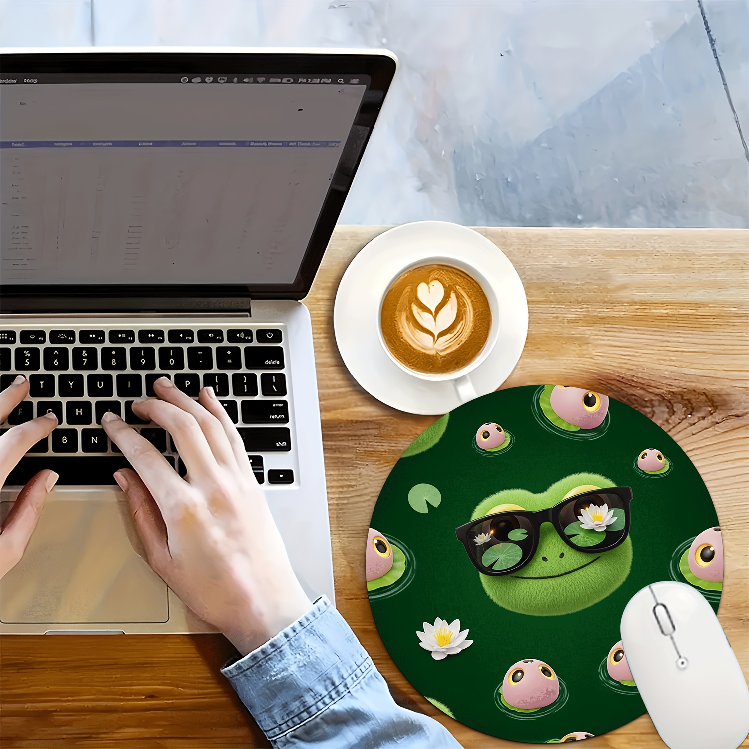 Adorable Frog with Lotus Patte – Laptop Accessories Design Bewertung und Preis